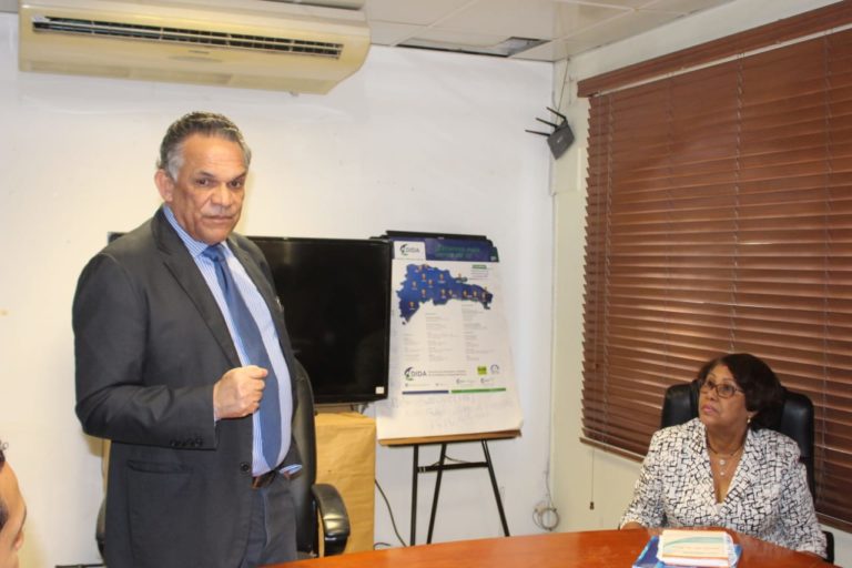 Lee más sobre el artículo El Ministro de Administración Pública Ramón Ventura Camejo, sostuvo reunión con el comité de calidad de la  Regional de Salud II Norcentral‬.