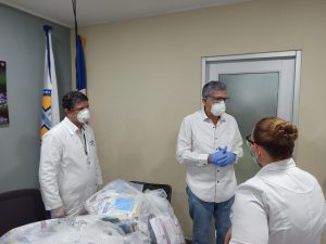 Lee más sobre el artículo Médico dona Equipos de Protección Pesonal a hospital Cabral y Báez