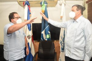 Juramentan al doctor Lora Perelló director Servicio Regional de Salud Norcentral
