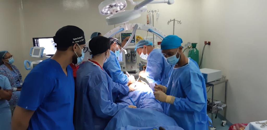 En este momento estás viendo Hospital Ricardo Limardo realiza por primera vez cirugía de columna vertebral