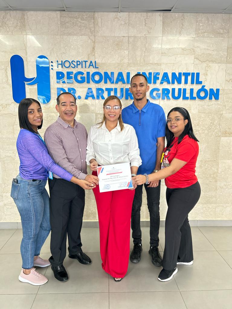 Lee más sobre el artículo Hospital Pediátrico Arturo Grullón recibe reconocimiento por Mejor Desempeño en Vigilancia Epidemiológica