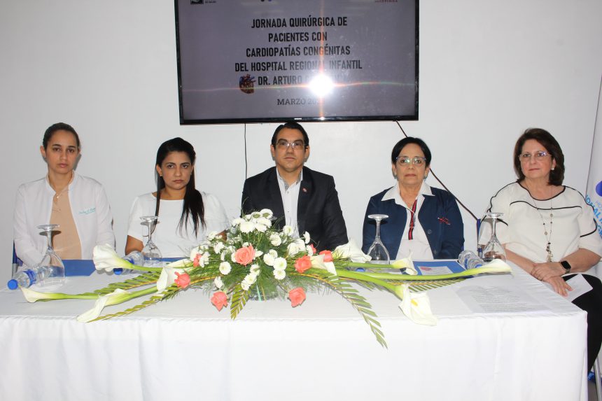 En este momento estás viendo Hospital Pediátrico Dr. Arturo Grullón beneficia 13 niños en jornada quirúrgica cardiovascular