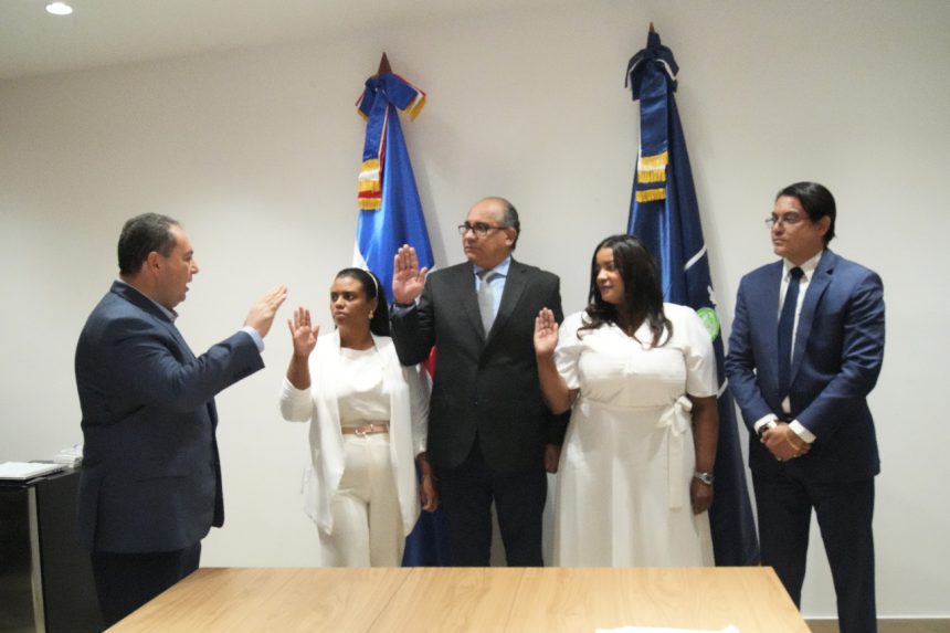En este momento estás viendo SNS juramenta tres nuevos directores en hospitales de la Regional Cibao Norte