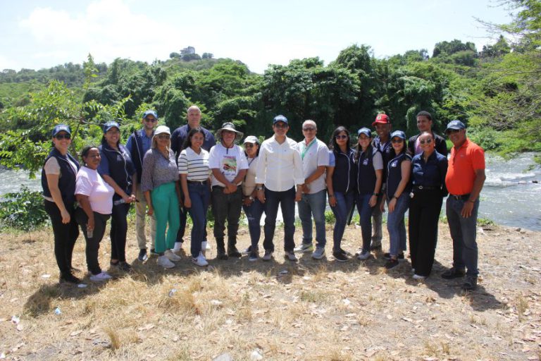 Lee más sobre el artículo SRS Cibao Norte cierra la primavera con jornada de reforestación y limpieza en balneario Timberke